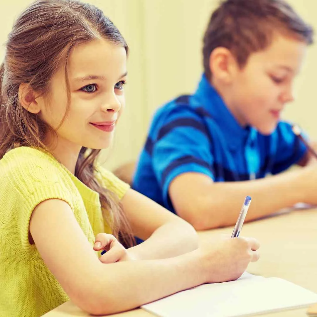 Enfants confiants lors des examens ministériels de 2024