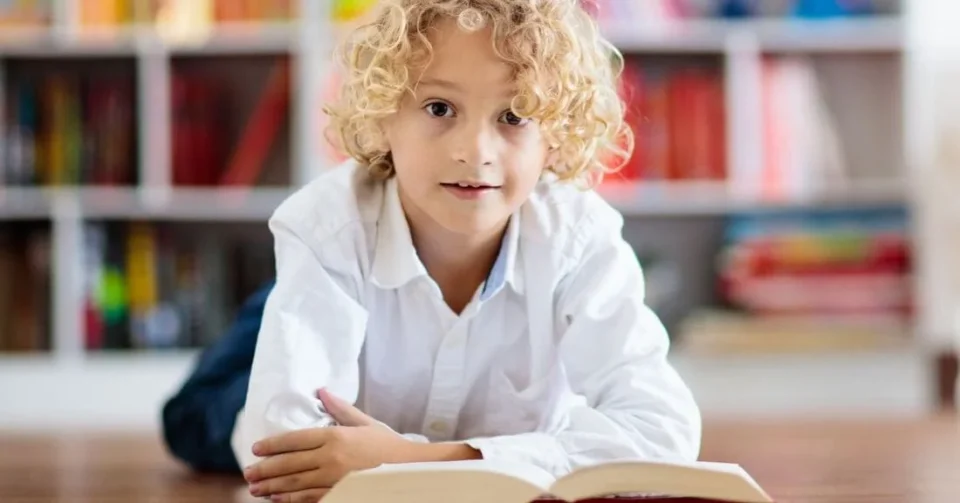 Enfant d'âge scolaire ayant un trouble dys